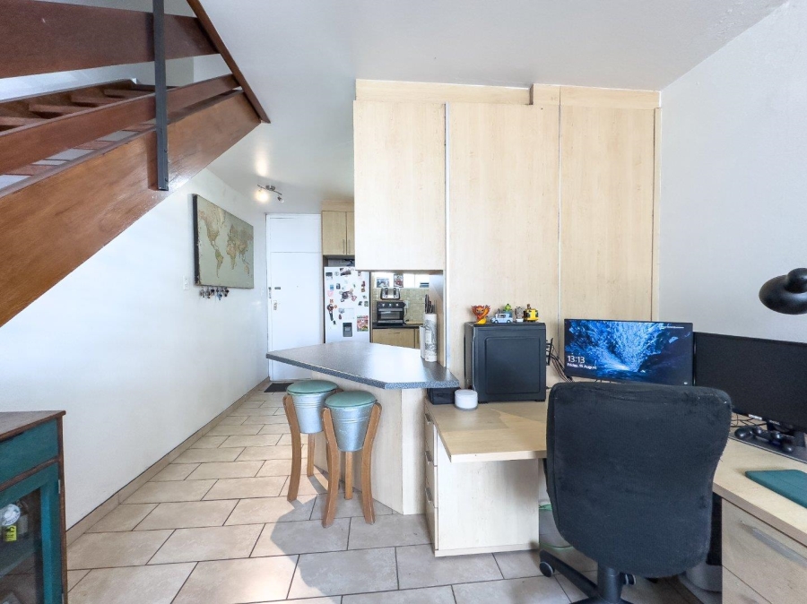 2 Bedroom Property for Sale in Loevenstein Western Cape